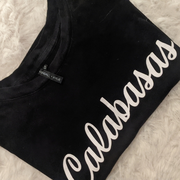 Kendall + Kylie Black Calabasas T-Shirt - Picture 1 of 2